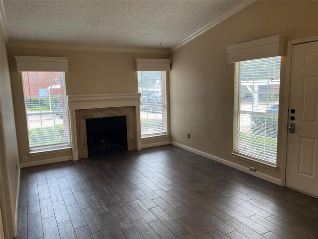 Building Photo - 1442 Meadowood Village Dr