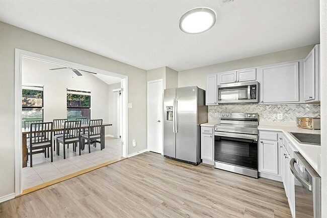 Building Photo - 2246 Perkins Pl