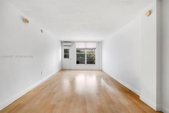 Building Photo - 1300 Lincoln Rd