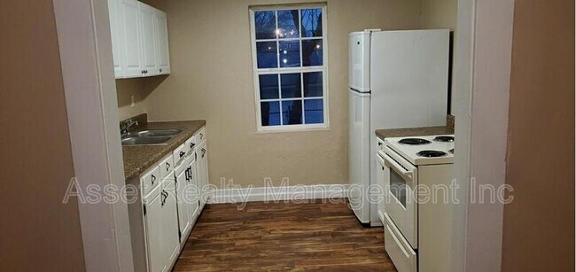 Building Photo - 702 Bon St