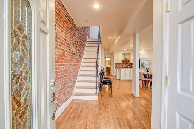 Building Photo - 1201 6th St NE