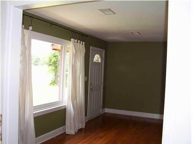 Building Photo - Cozy 3 Bedroom Home
