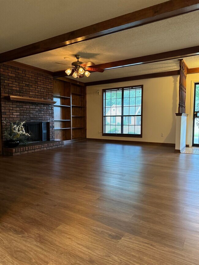 Building Photo - 7180 Skidmore Cove