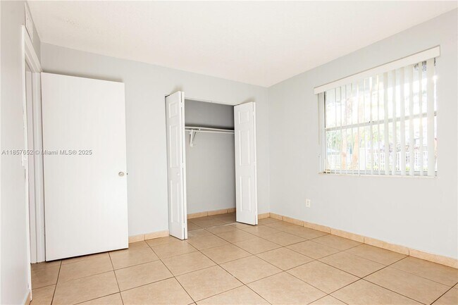 Foto del edificio - 4600 SW 67th Ave