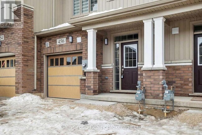 Photo du bâtiment - 456 Adelaide St