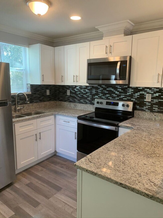 Foto del edificio - 2 br, 1 bath House - 2707 EAST 11TH AVE