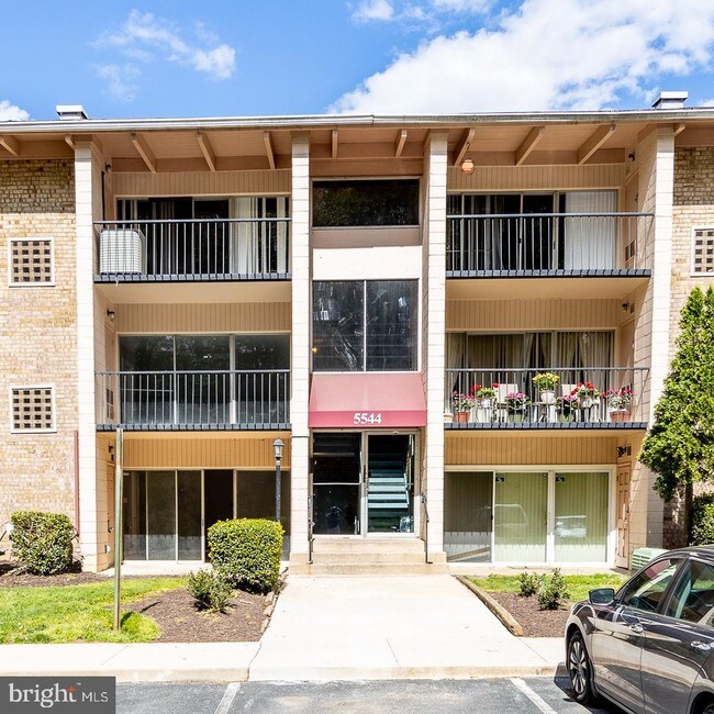 5544 Karen Elaine Dr Unit 1521, New Carrollton, MD 20784 Condo for