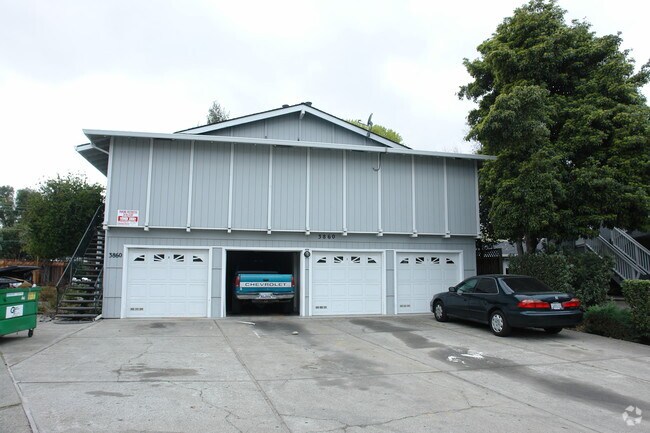 Building Photo - 3860 Barker Dr