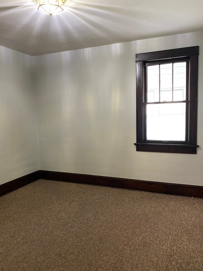 Building Photo - 1306 Sycamore St