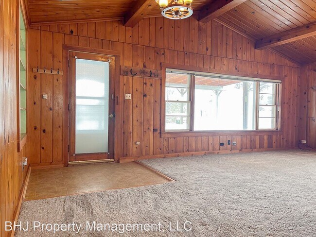 Building Photo - 3 br, 1 bath House - 6868 Coffeen Ave