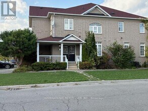 Building Photo - 3541 Fountain Park Ave