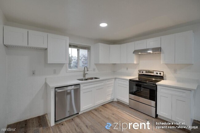 Foto del edificio - 2 br, 1 bath 4plex - 7613 9th Avenue Court...