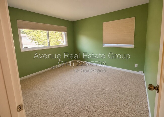 Building Photo - 808 Brookvale Terrace