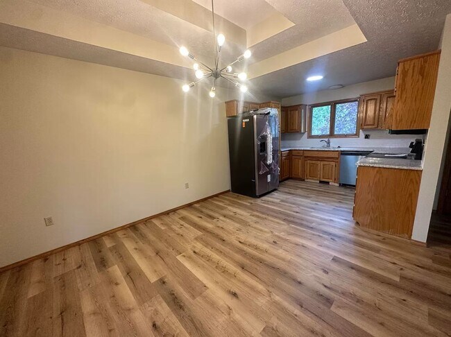Building Photo - 3 bedroom/2 bathroom house