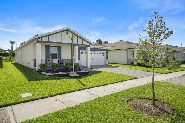 Foto del edificio - 8588 Dahlia Cir