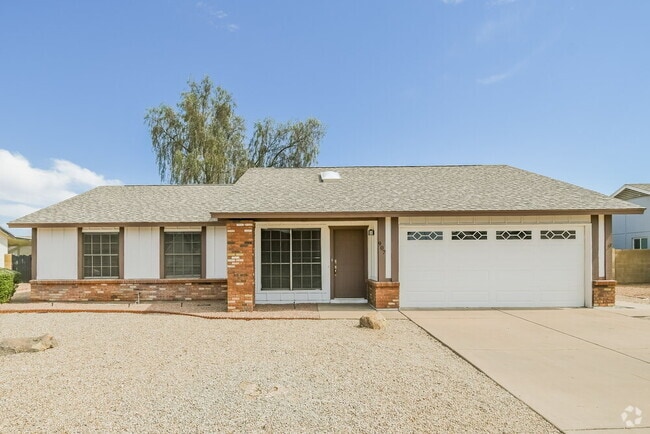 Building Photo - 907 E Hackamore St