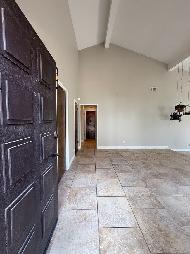 Building Photo - Beautiful Single Story Foxenwood Townhome in Orcutt with Easy Access to VSFB