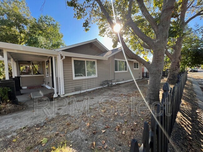 Building Photo - 2285 Fairfield St