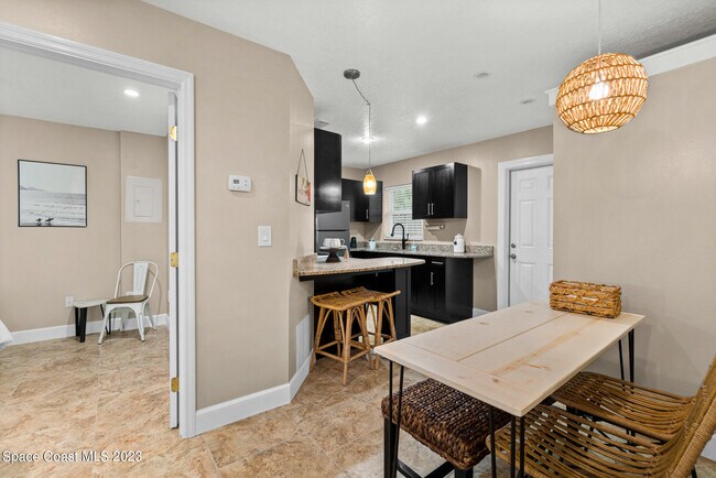 Foto del edificio - 1672 Pineapple Ave
