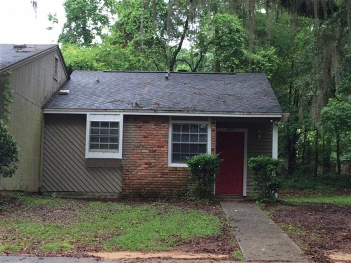 Primary Photo - 1073 Sutor Rd