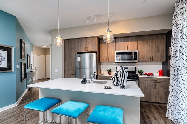 Building Photo - Two Bedroom Brand-new Luxury Apartment (Wa...