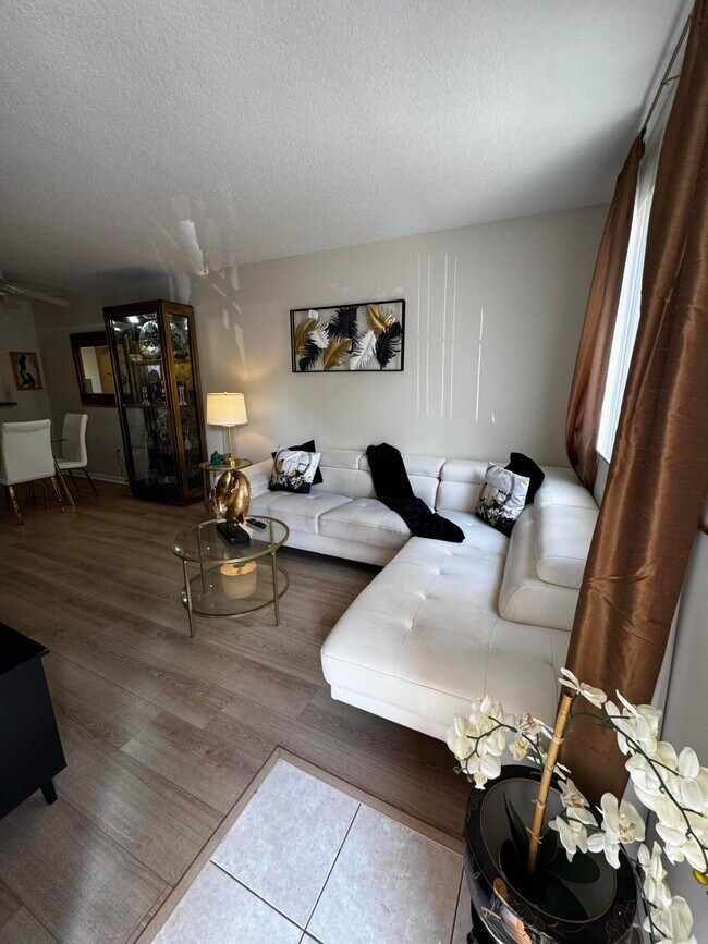 Foto del edificio - 3810 N Jog Rd