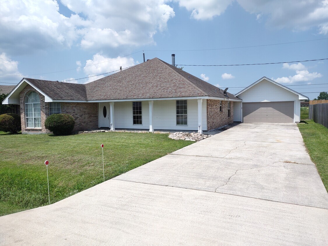 108 Beaupre Dr, Luling, LA 70070 House Rental in Luling, LA