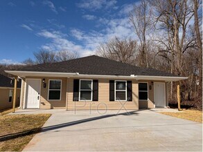 Building Photo - 285-287 S 4th St