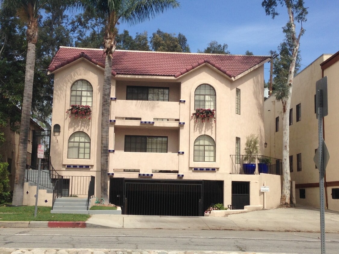 Foto principal - 411 W Riverside Dr