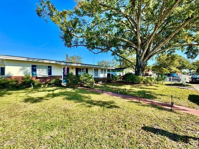 Building Photo - 2703 Westhigh Ave