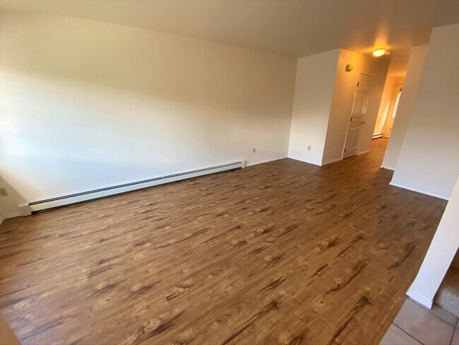 Foto del edificio - 2 Bed 1.5 Bath Condo! W/S/G/Lawn Care Included!