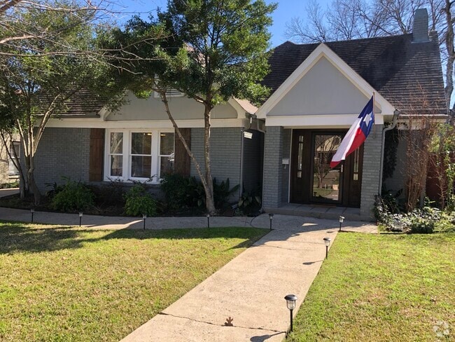 Building Photo - 834 Thomasson Dr
