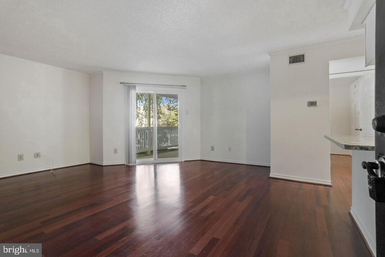 Primary Photo - 1535 Lincoln Way