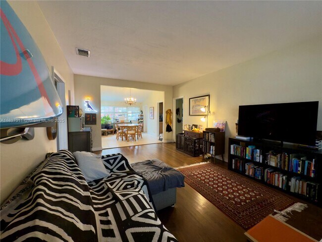 Foto del edificio - 16 Malaga Ave