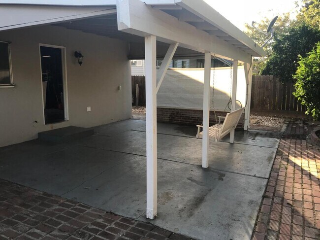 Foto del edificio - 1015 Hillcrest Ave