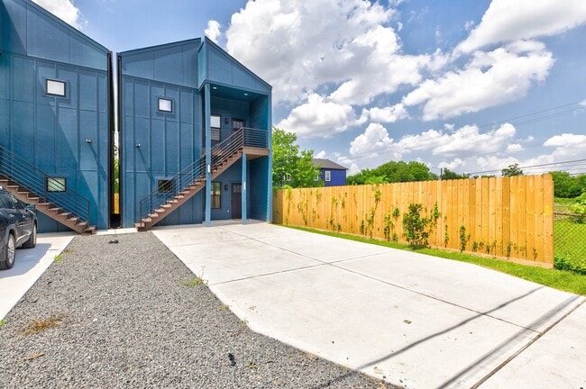 Building Photo - 9727 Stedman St