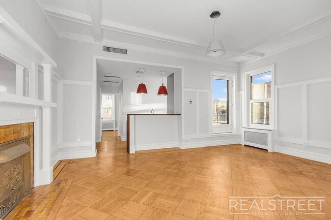 Foto del edificio - Stunning 1 bed in Crown Heights Brownstone...