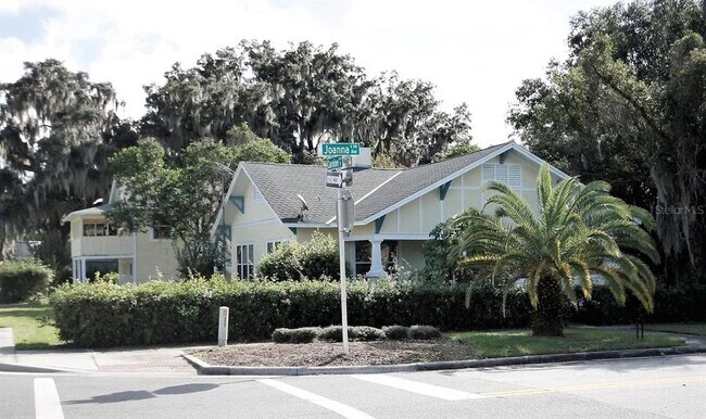 Building Photo - 324 N Joanna Ave
