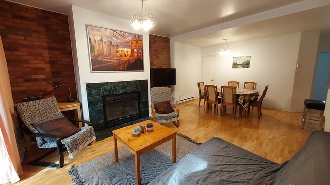 Building Photo - 4558 Rue Berri