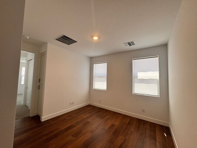 Foto del edificio - BEAUTIFUL HOME IN ALORAVITA NORTH IN PEORIA
