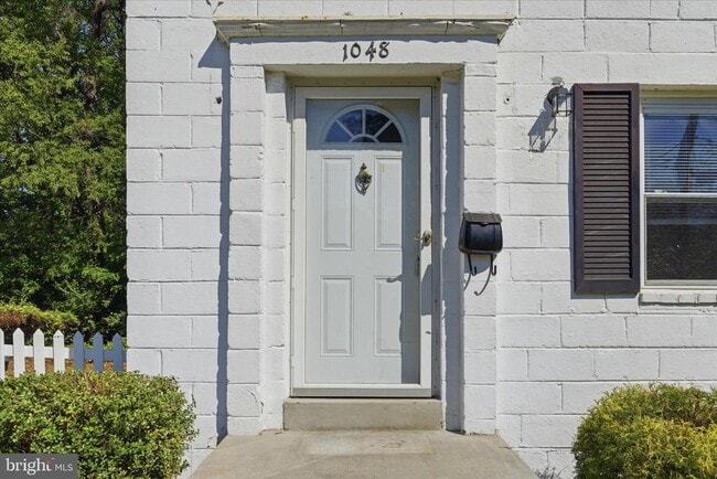 Building Photo - 1048 S Edison St