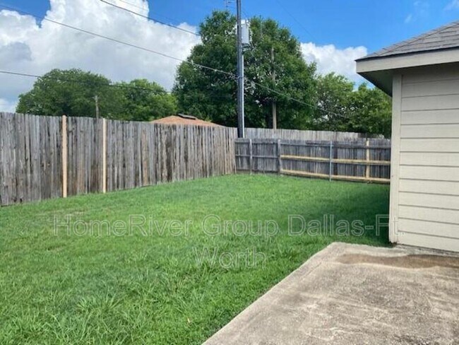 Building Photo - 7010 Lake Jackson Dr