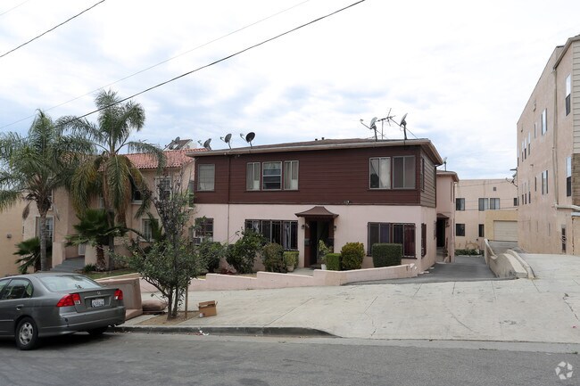 Building Photo - 325 N Mariposa Ave