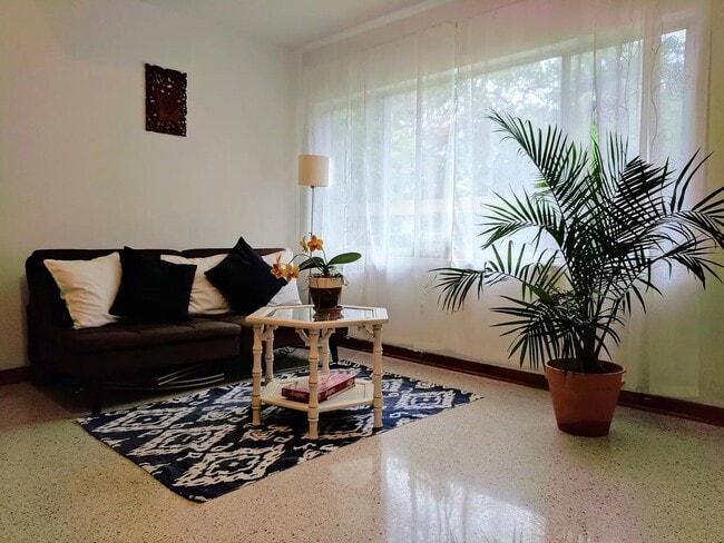 Foto del edificio - 931 NE 6th Ave