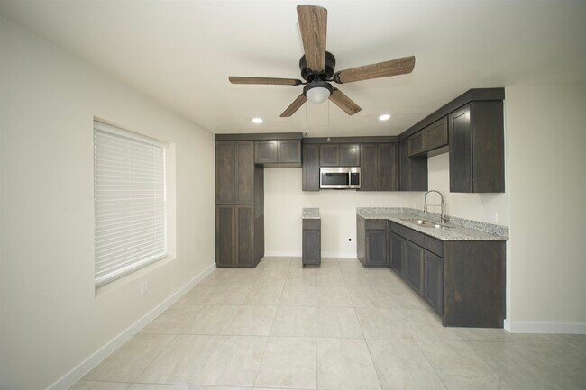 Foto del edificio - 3123 Potomac Loop