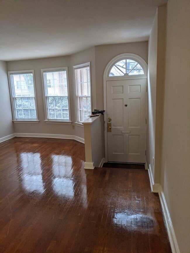 Foto del edificio - 945 25th St NW