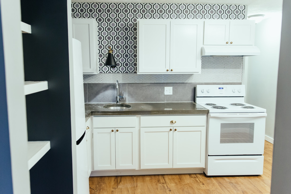 Kitchen - 326 E Hillsdale St