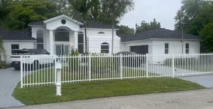 Building Photo - 18420 SW 77th Ct