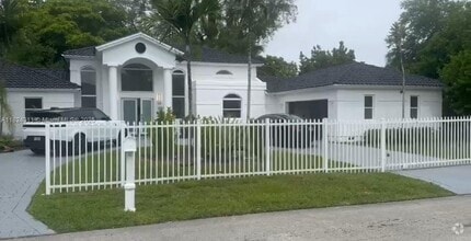 Building Photo - 18420 SW 77th Ct