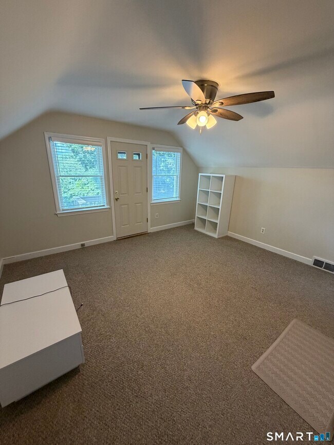 Building Photo - 11 Bonazzo Dr